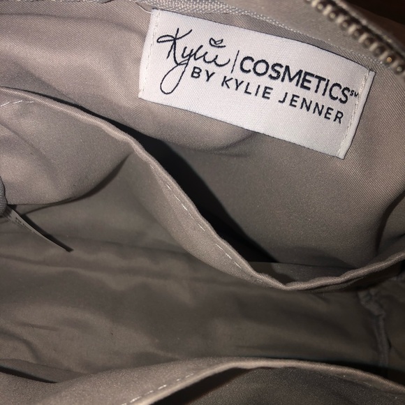 Kylie cosmetic bag. Bundle deal - Picture 10 of 16